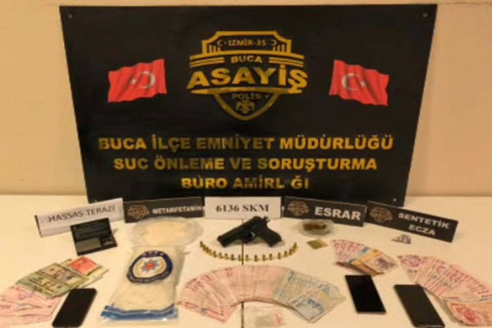 İzmir'de uyuşturucu operasyonu: 3 g&ouml;zaltı