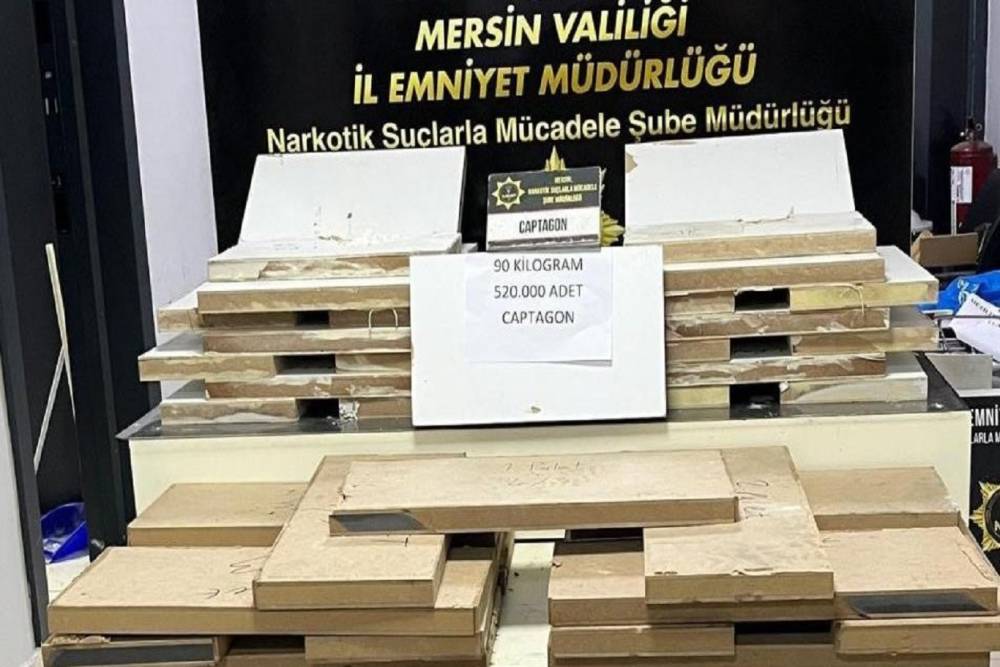 Mersin'de televizyon &uuml;nitelerine gizlenmiş 520 bin sentetik hap ele ge&ccedil;irildi