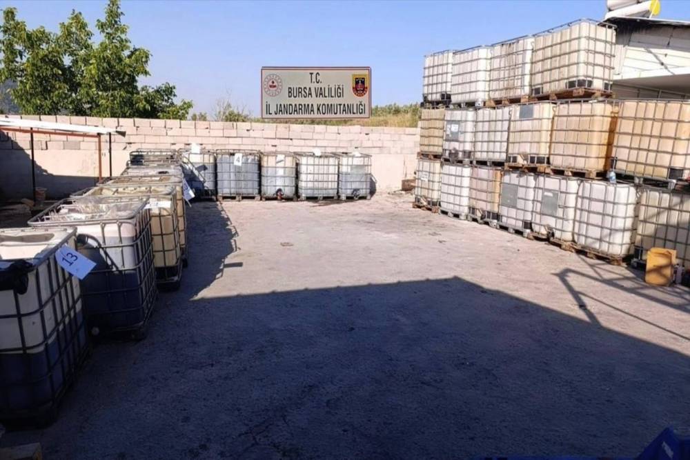 Bursa&rsquo;da sahte yağ ve ka&ccedil;ak &uuml;r&uuml;n operasyonu: 5 g&ouml;zaltı