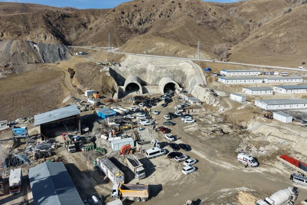 Bakan Uraloğlu Kırık ve Dallıkavak t&uuml;nellerinde incelemelerde bulundu