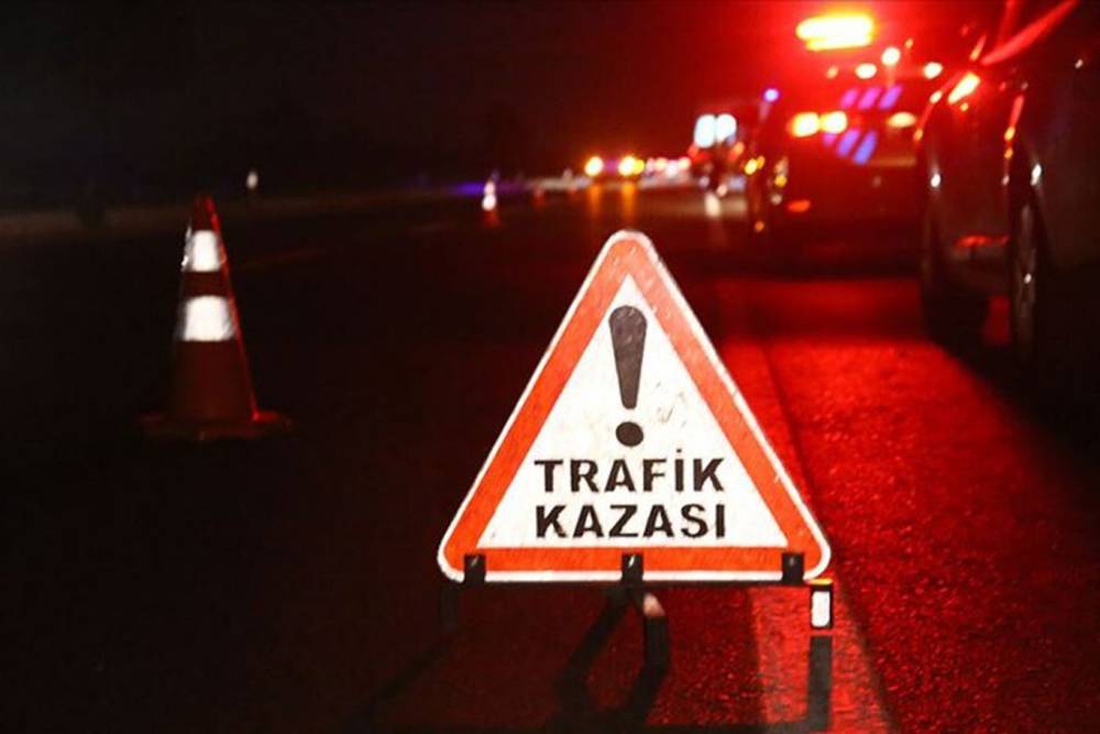 İstanbul'da zincirleme trafik kazası: 2 &ouml;l&uuml;, 6 yaralı