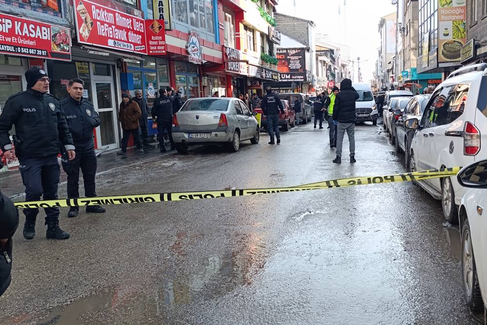 Ağrı Cumhuriyet Caddesi&rsquo;nde silahlı kavga: 1 yaralı