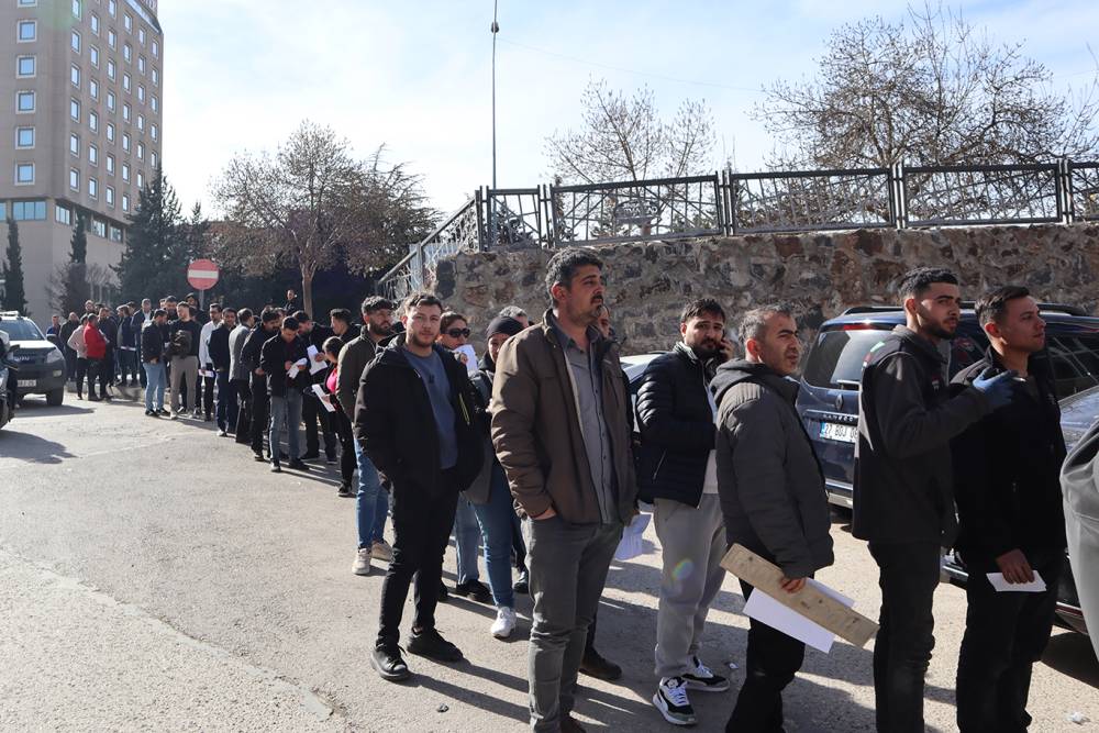 Gaziantepli vatandaşlar ceza yememek i&ccedil;in kuyruk oldu