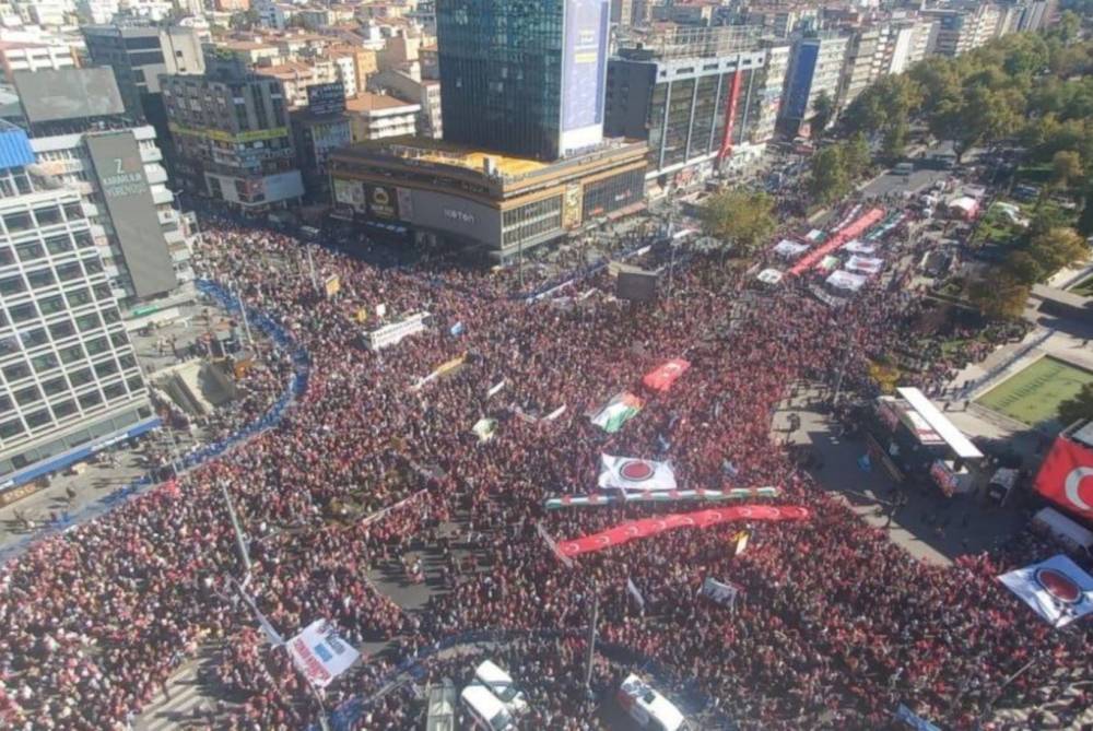 Y&uuml;z binlerin katıldığı 'Gazze Kararlılık Y&uuml;r&uuml;y&uuml;ş&uuml;' dron ile g&ouml;r&uuml;nt&uuml;lendi