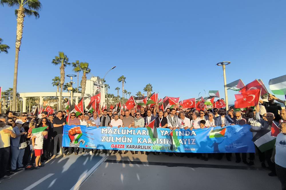 Gazze İ&ccedil;in binlerce kişi &ldquo;&Ouml;zg&uuml;r Filistin&rdquo; sloganlarıyla meydanlara indi&nbsp;