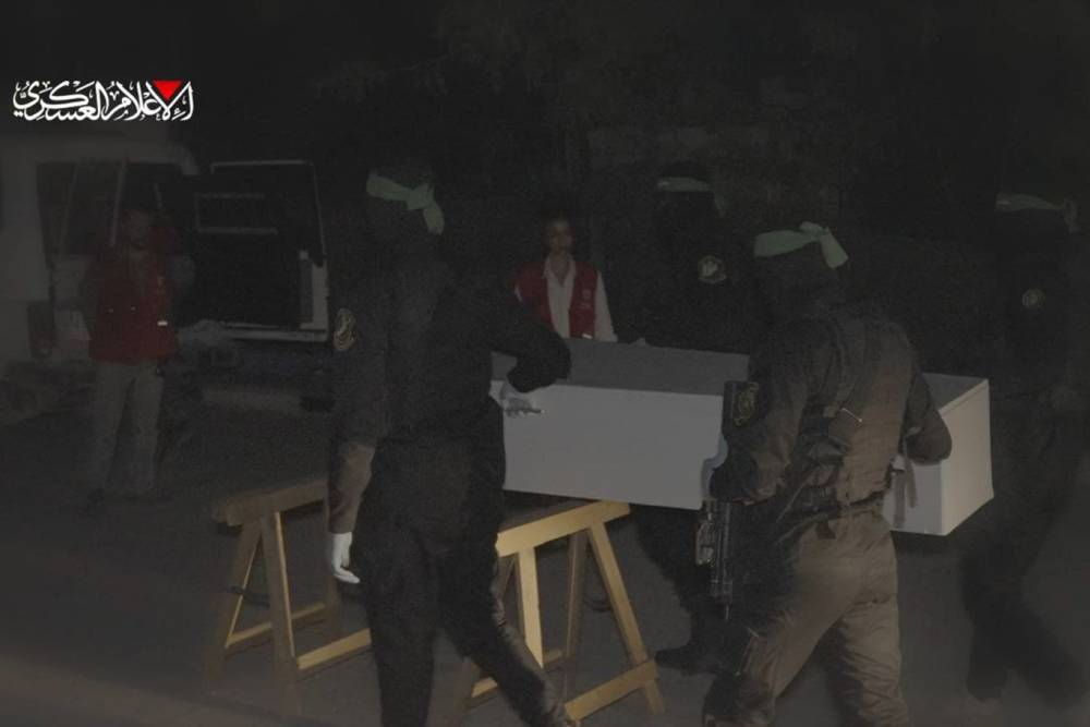 HAMAS anlaşmaya bağlı kalarak siyonist bir esirin cesedini daha Kızılha&ccedil;'a teslim etti