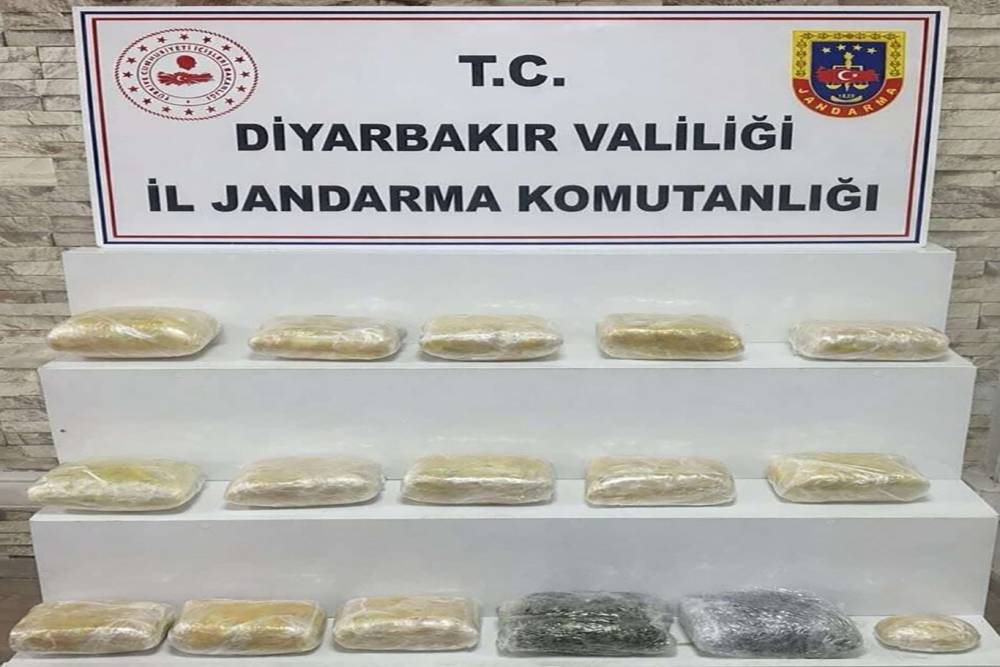 Diyarbakır&rsquo;da uyuşturucu operasyonu: 14 g&ouml;zaltı