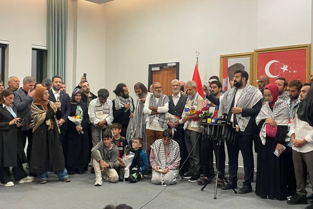 İşgalcilerin esir aldığı 15 T&uuml;rkiyeli aktivist, İstanbul'a ulaştı