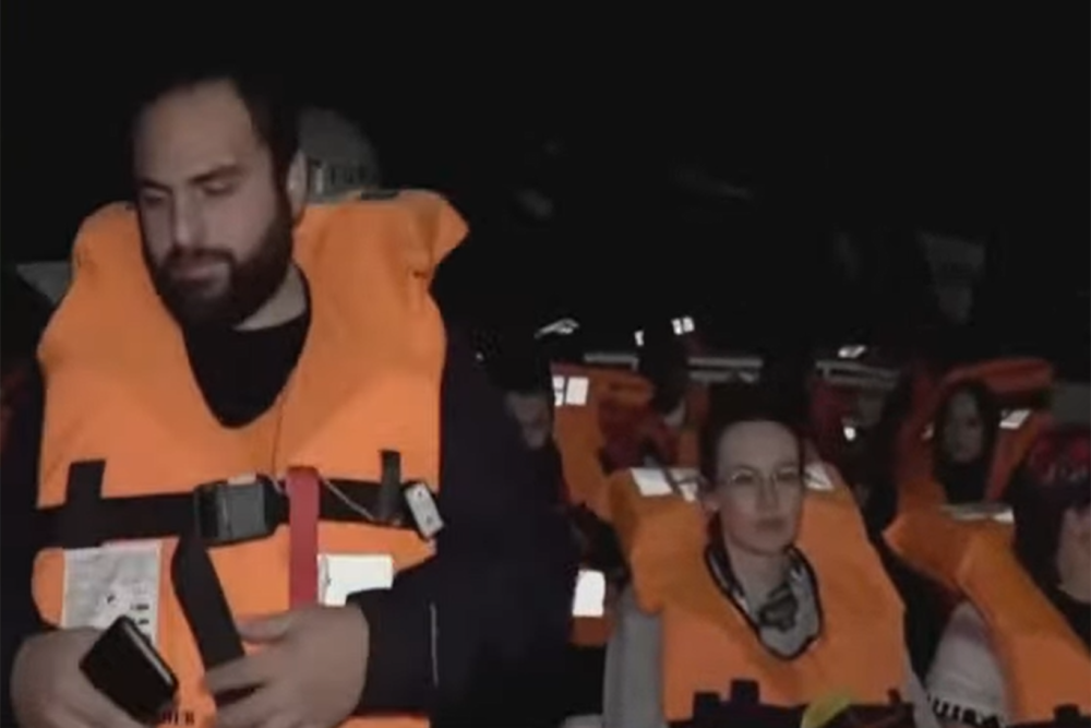 Haydut rejim &Ouml;zg&uuml;rl&uuml;k Filosu'na saldırdı