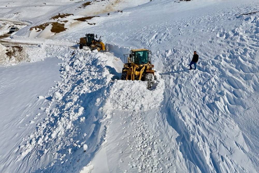 Şirvan&rsquo;da &ccedil;ığ alarmı: K&ouml;y yolu gece saatlerinde yeniden ulaşıma a&ccedil;ıldı