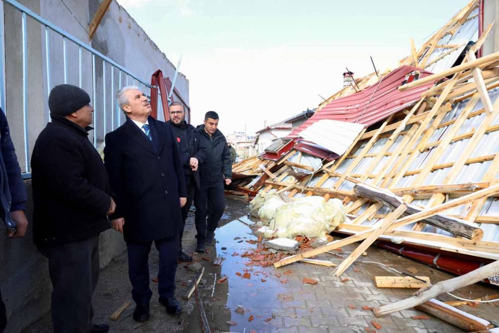 Konya Valisi Akın: Olumsuz hava koşullarının yol a&ccedil;tığı hasarlar hızla giderilecek
