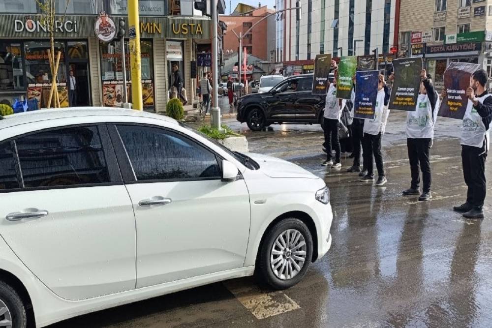 H&Uuml;DA PAR Ağrı Gen&ccedil;lik Kollarından "Madde Bağımlılığına Hayır" eylemi