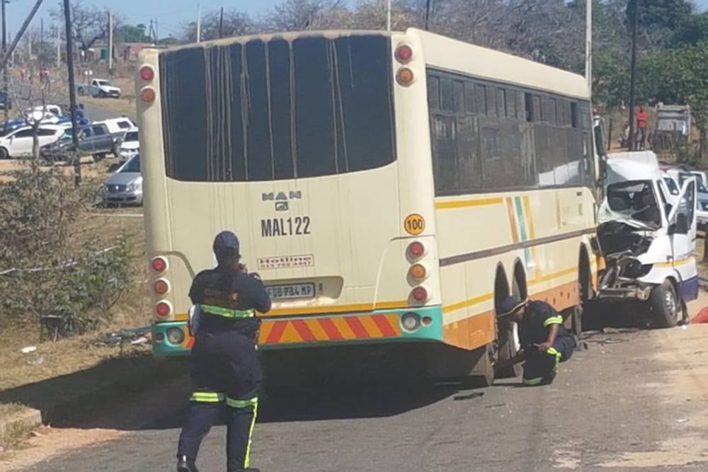 G&uuml;ney Afrika'da trafik kazası: 10 &ouml;l&uuml;