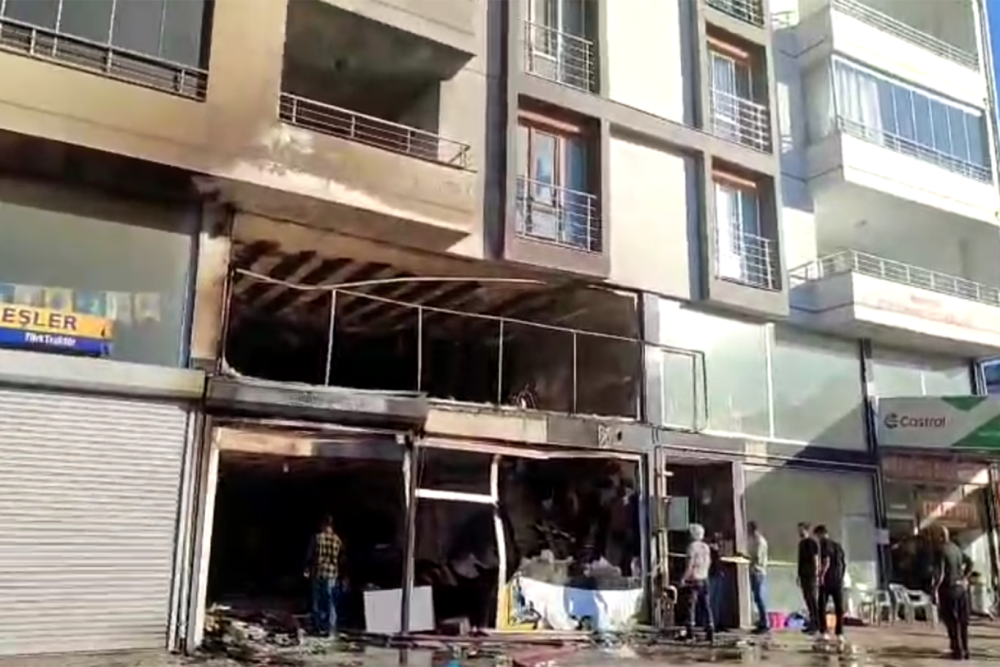 Kovancılar&rsquo;da korkutan yangın: 5 katlı bina tahliye edildi