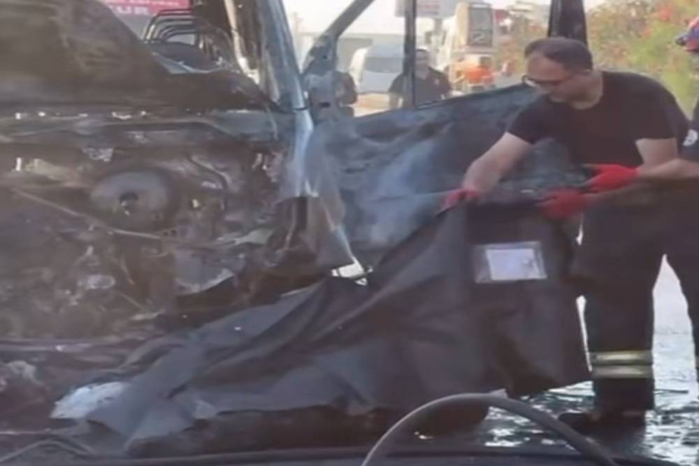 Adana'da feci kaza: Motosiklet s&uuml;r&uuml;c&uuml;s&uuml; yanarak hayatını kaybetti