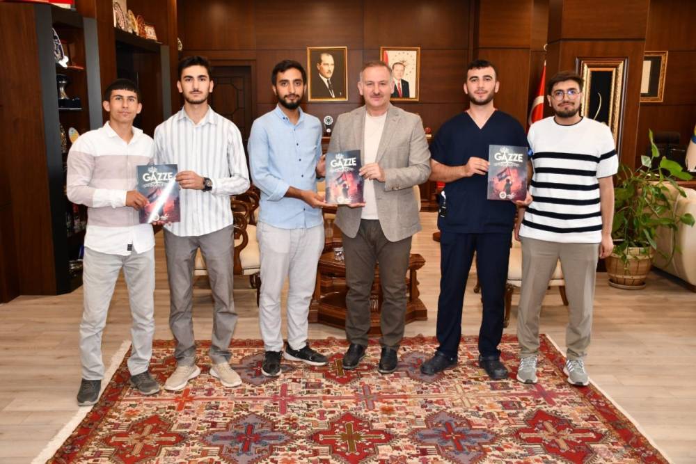 Harran &Uuml;niversitesi &ouml;ğrencilerinden rekt&ouml;re anlamlı ziyaret