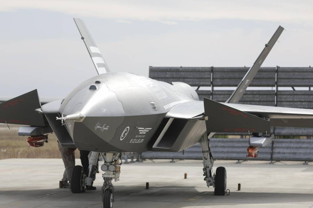 Bayraktar KIZILELMA, m&uuml;himmatlı ilk bağlı u&ccedil;uş testini yaptı