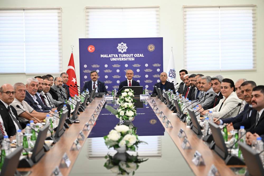 Malatya'da &uuml;niversite danışma kurulu toplantısı ger&ccedil;ekleştirildi