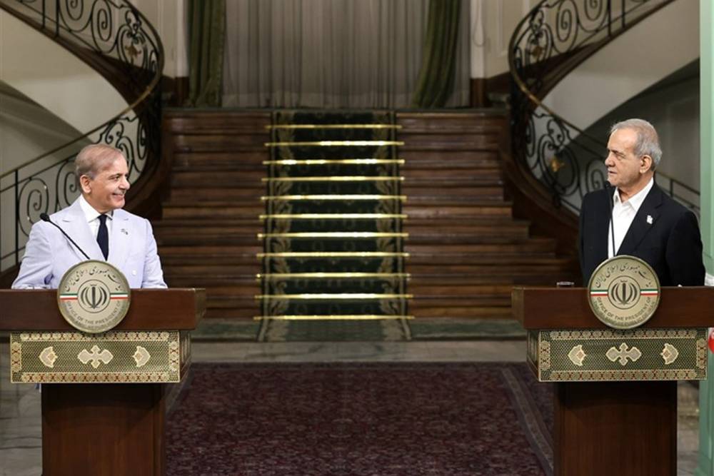 Pezeşkiyan: İran'ın savunma tepkisinin saldırıların kaynağına y&ouml;nelik olması doğaldır