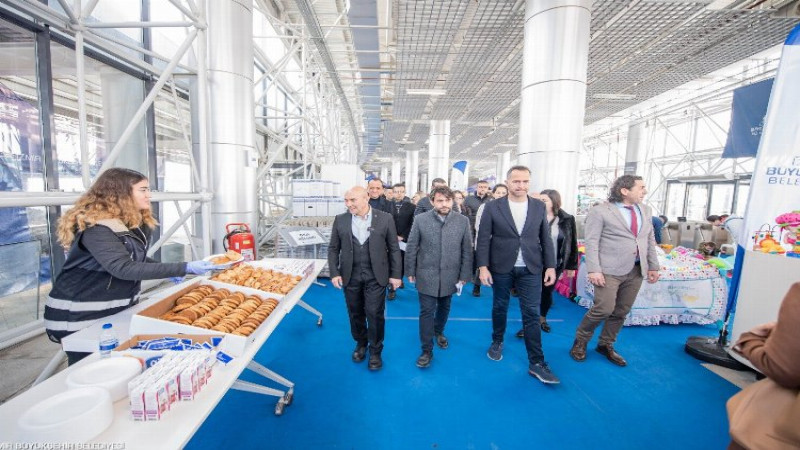 İzmir Fuarı depremzedeler i&ccedil;in &ccedil;alışıyor