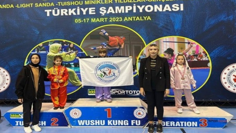 Şampiyon Minik Mira'ya b&uuml;y&uuml;k tebrik